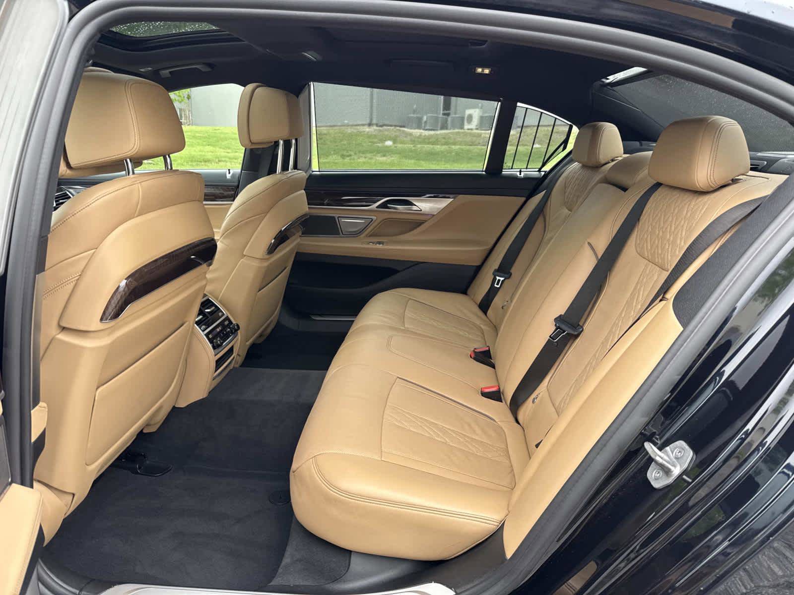 Used 2022 BMW 740i xDrive w/ M Sport Package AWD/4WD image 15