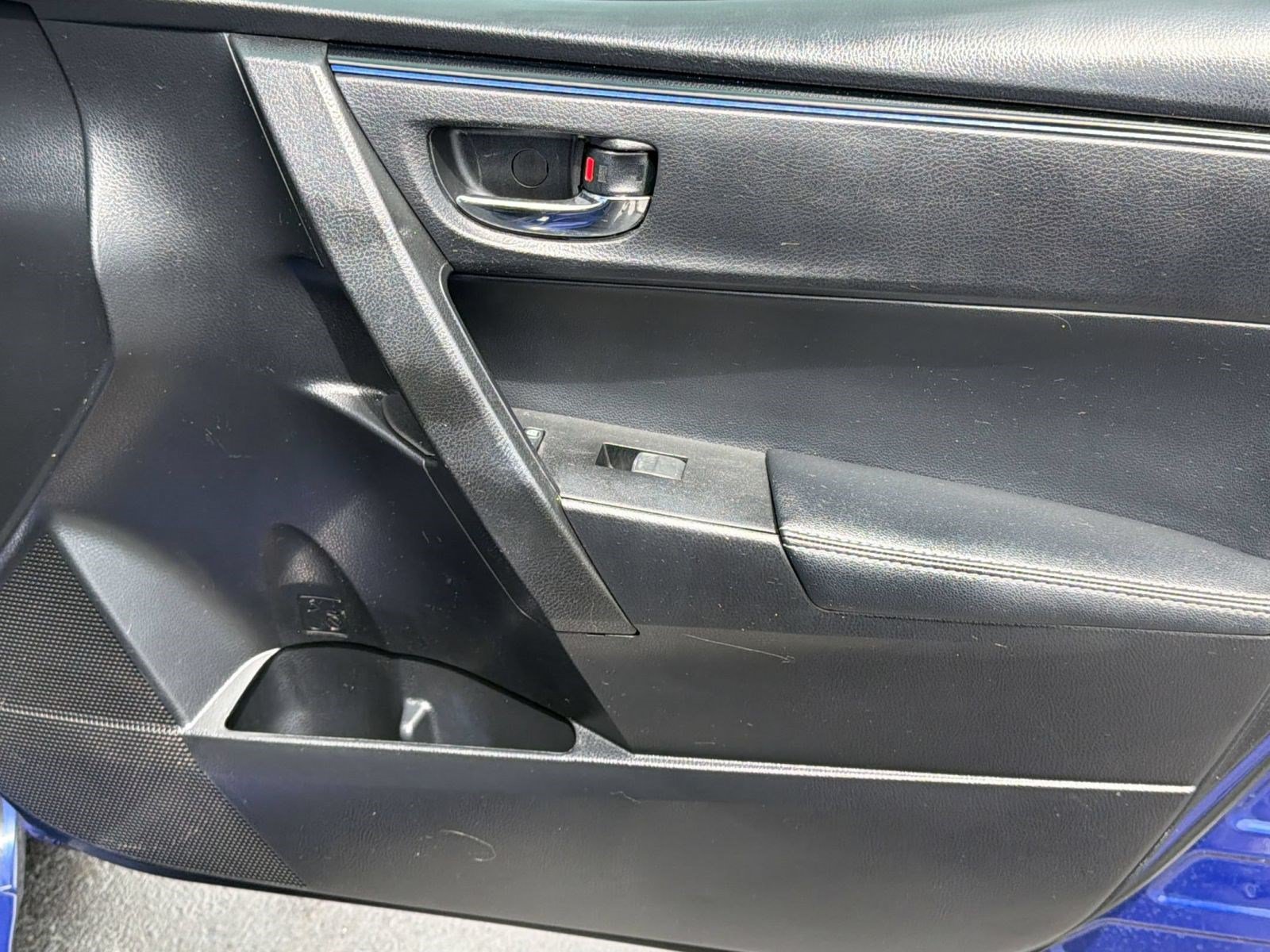 Used 2018 Toyota Corolla SE FWD image 34