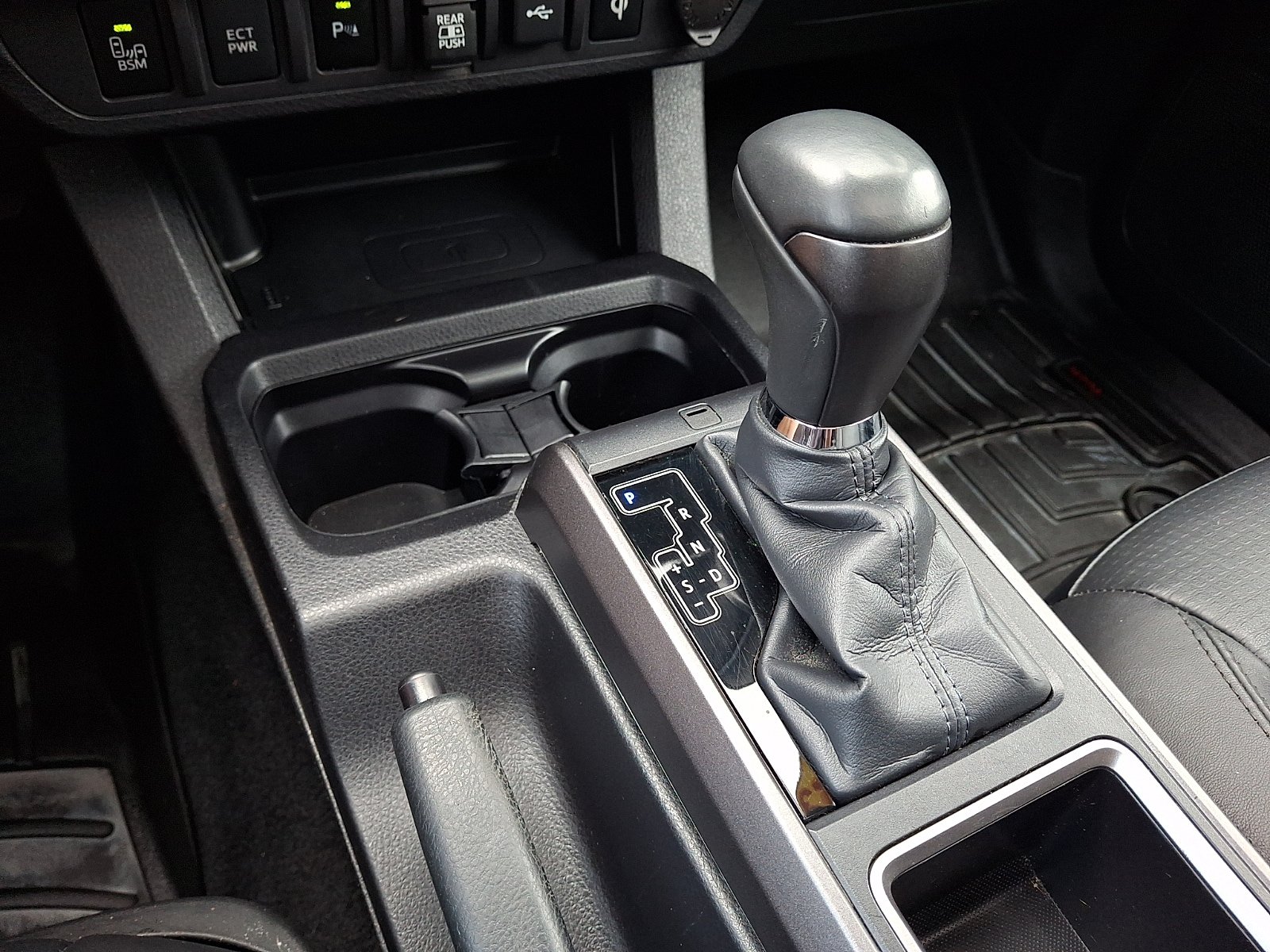 Used 2023 Toyota Tacoma TRD Off-Road w/ TRD Premium Off Road Package AWD/4WD image 15