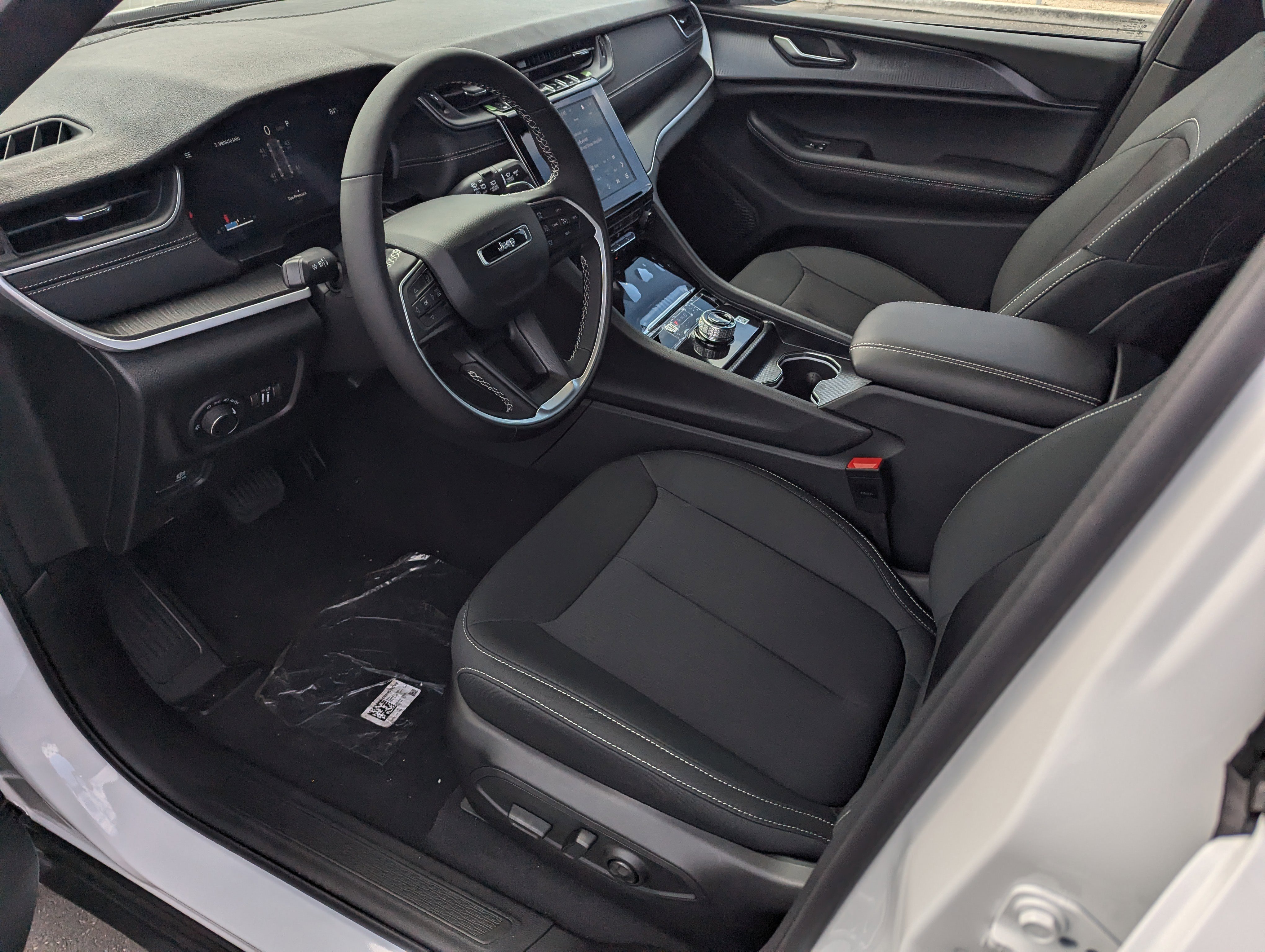 New 2025 Jeep Grand Cherokee Laredo image 9