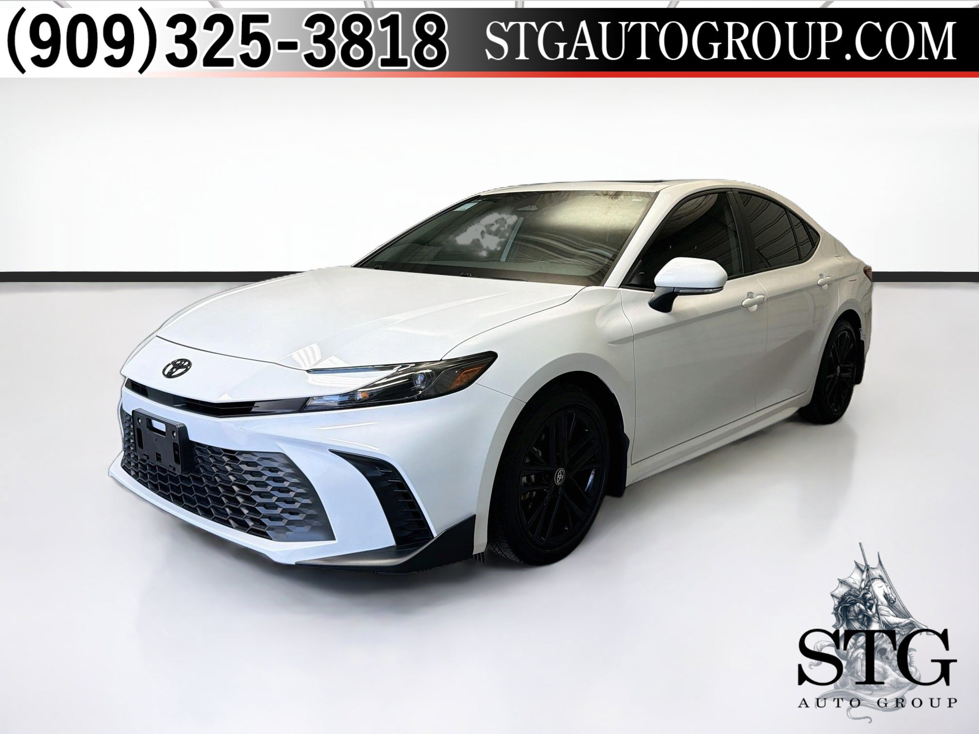 Used 2025 Toyota Camry SE w/ Multimedia Upgrade Package