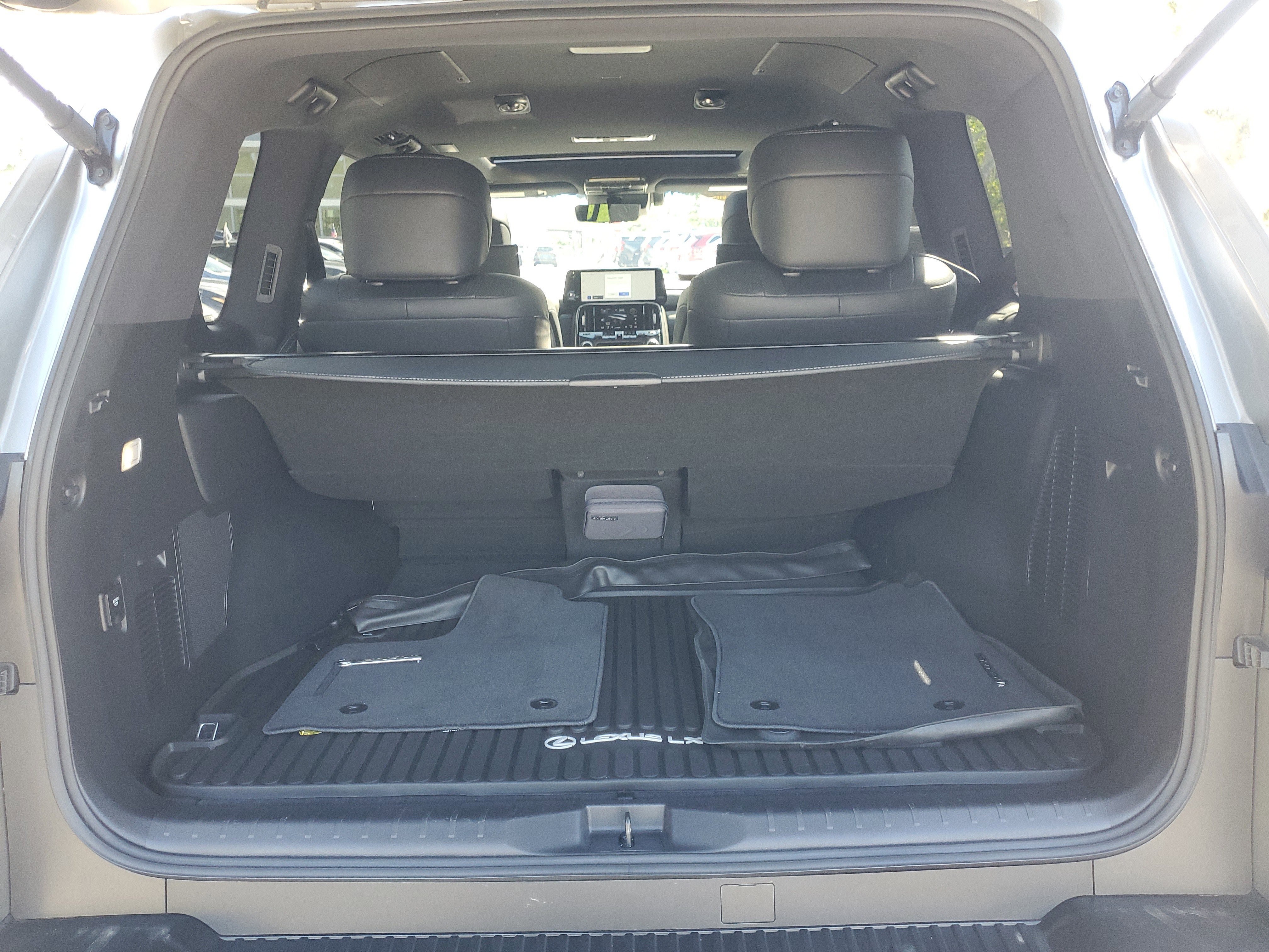 Used 2023 Lexus LX 600 4WD w/ Ultra Luxury Package image 9