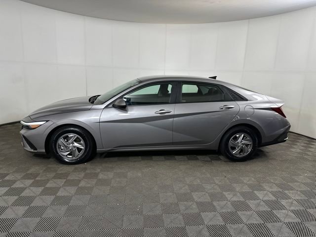 Certified 2024 Hyundai Elantra SE image 6