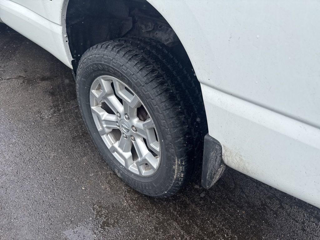 Used 2017 Nissan Titan SV image 8