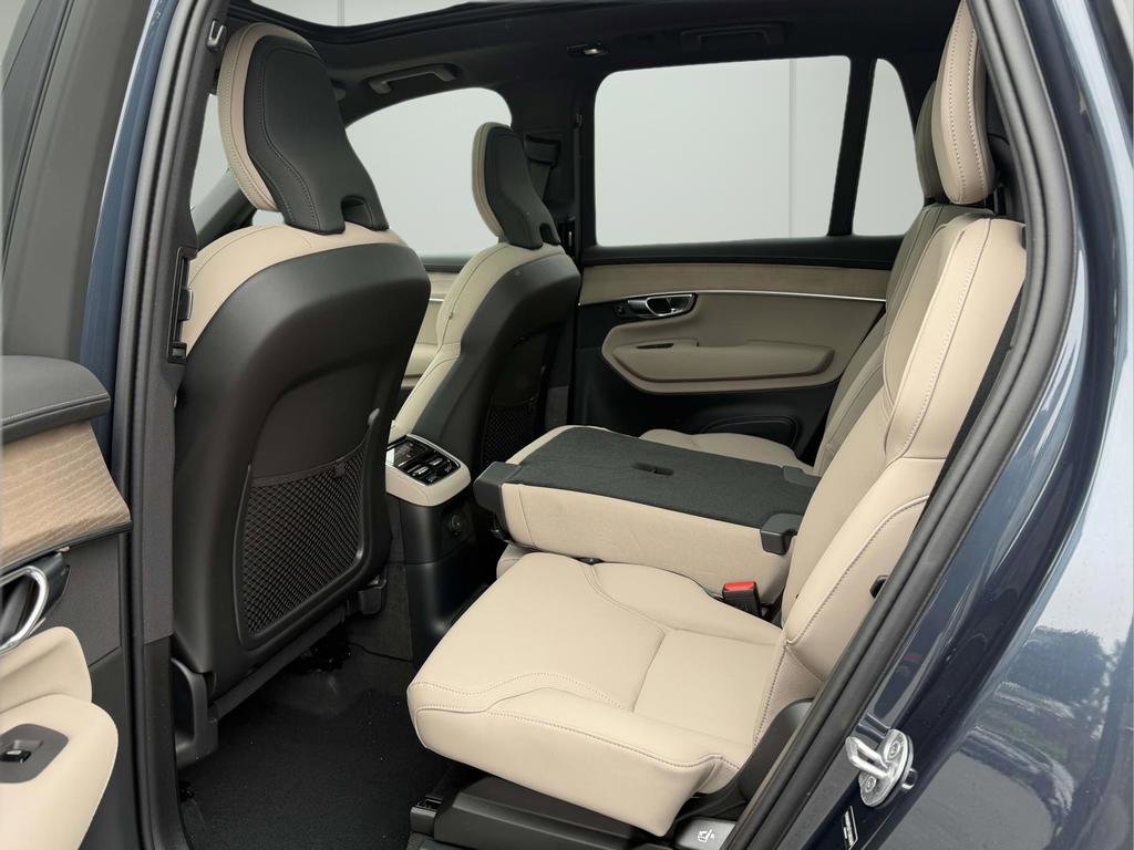 New 2026 Volvo XC90 T8 Plus w/ Protection Package Premier AWD/4WD image 14