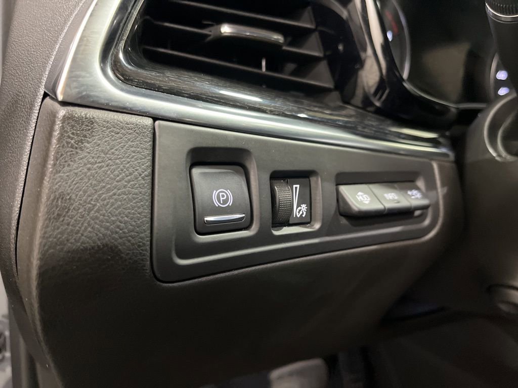 Used 2022 Cadillac XT5 Premium Luxury w/ Technology Package image 18