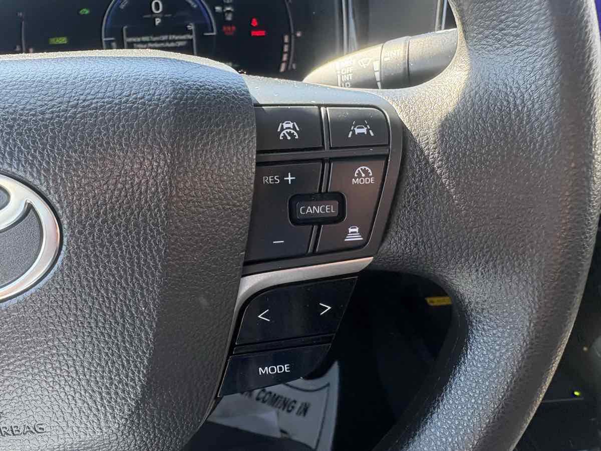 Used 2025 Toyota Camry LE FWD image 28