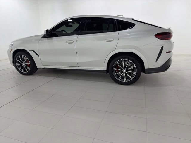Used 2021 BMW X6 xDrive40i w/ Executive Package AWD/4WD image 2