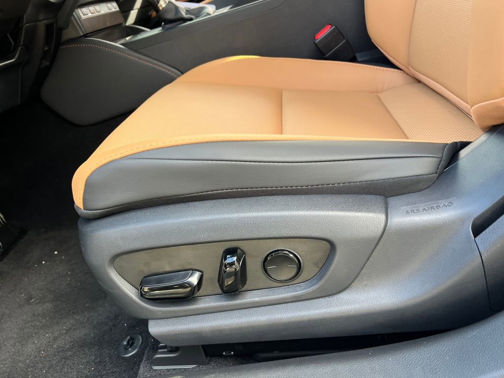 New 2025 Lexus ES 350 w/ Premium Package image 13