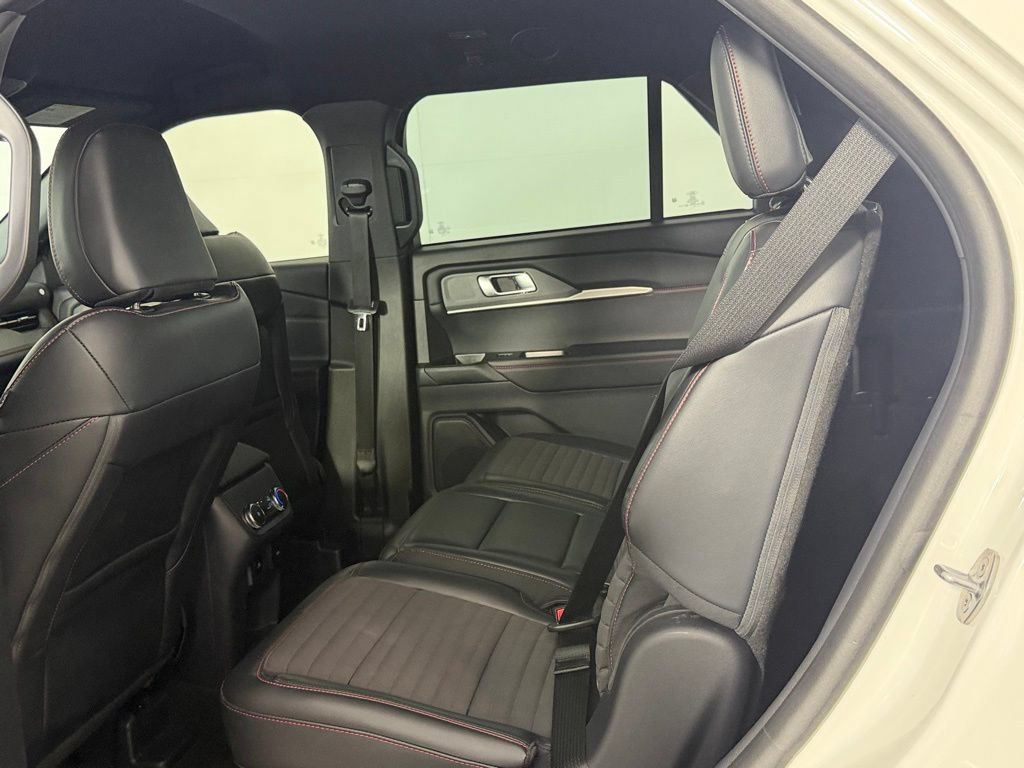 Used 2025 Ford Explorer ST-Line w/ ST-Line Street Pack AWD/4WD image 28