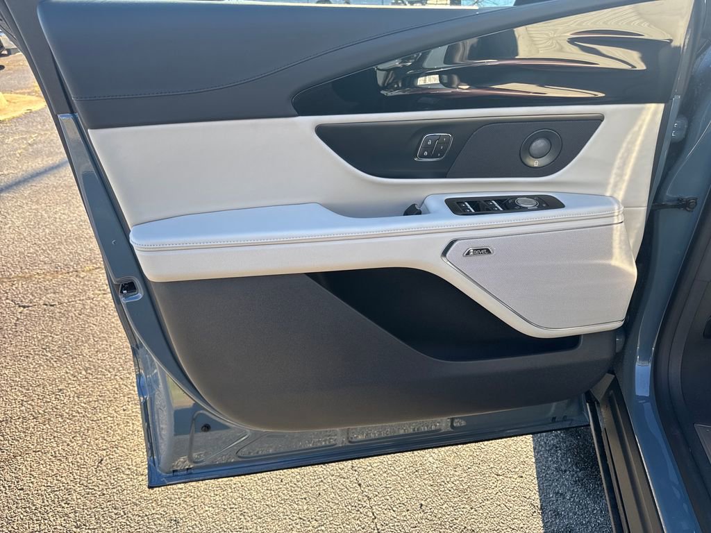 New 2026 Lincoln Nautilus Reserve w/ Jet Appearance Package image 12