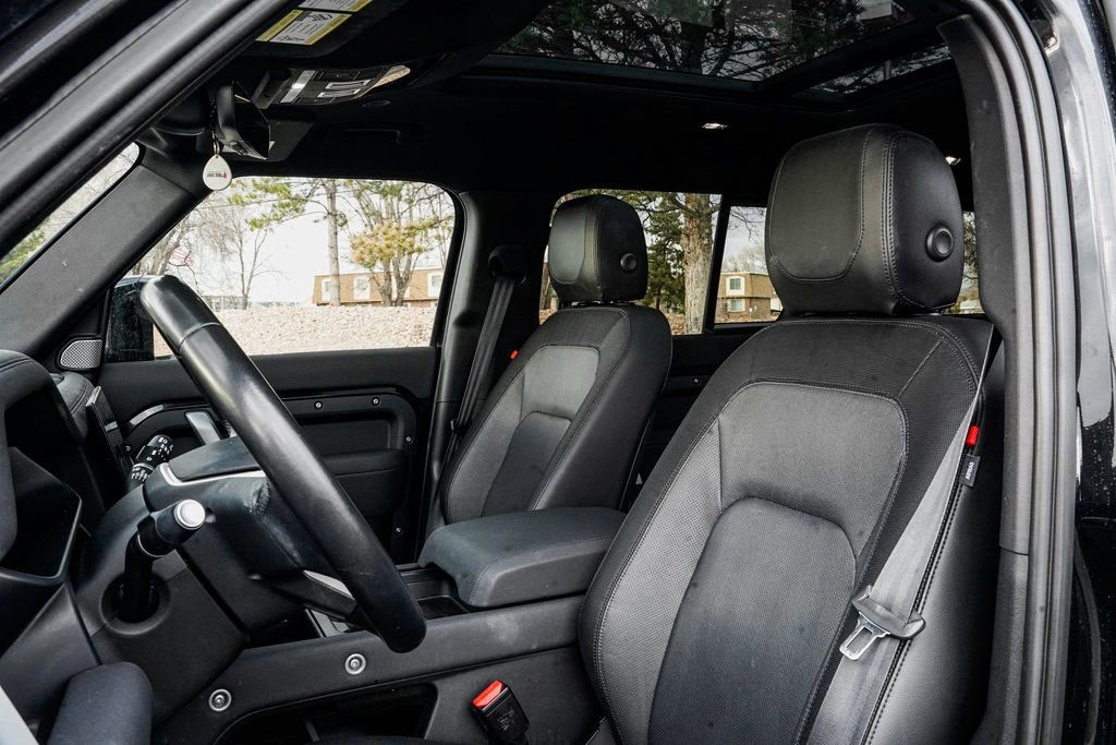 Used 2023 Land Rover Defender 130 X-Dynamic SE image 16
