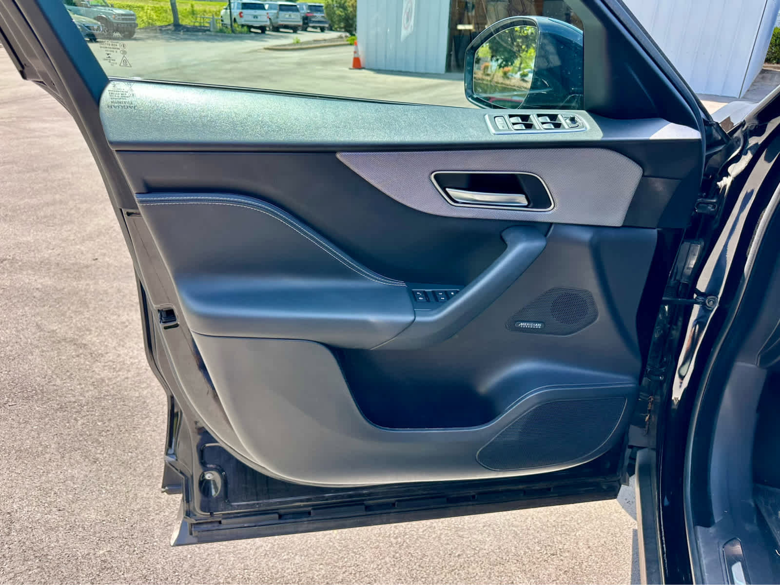 Used 2020 Jaguar F-PACE SVR image 10