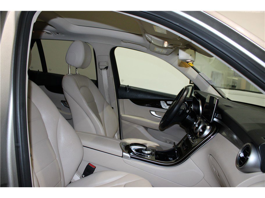 Used 2019 Mercedes-Benz GLC 350e 4MATIC image 18