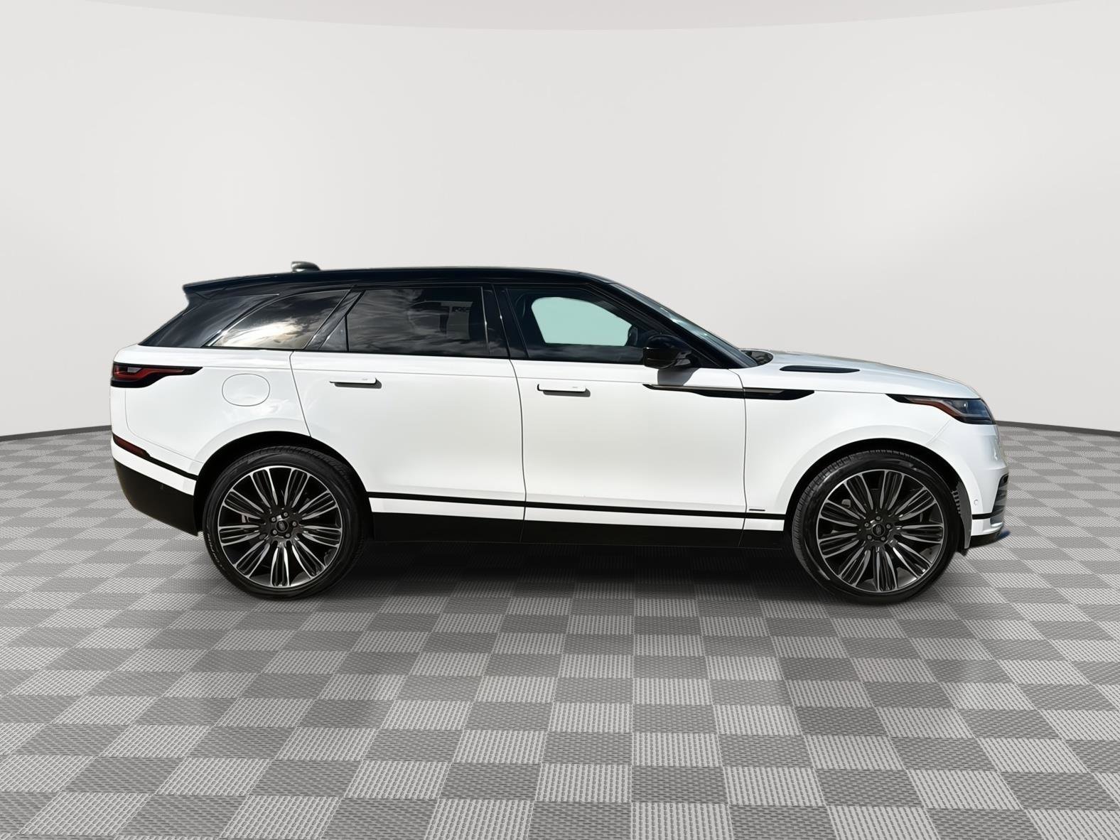 Used 2021 Land Rover Range Rover Velar R-Dynamic S image 6