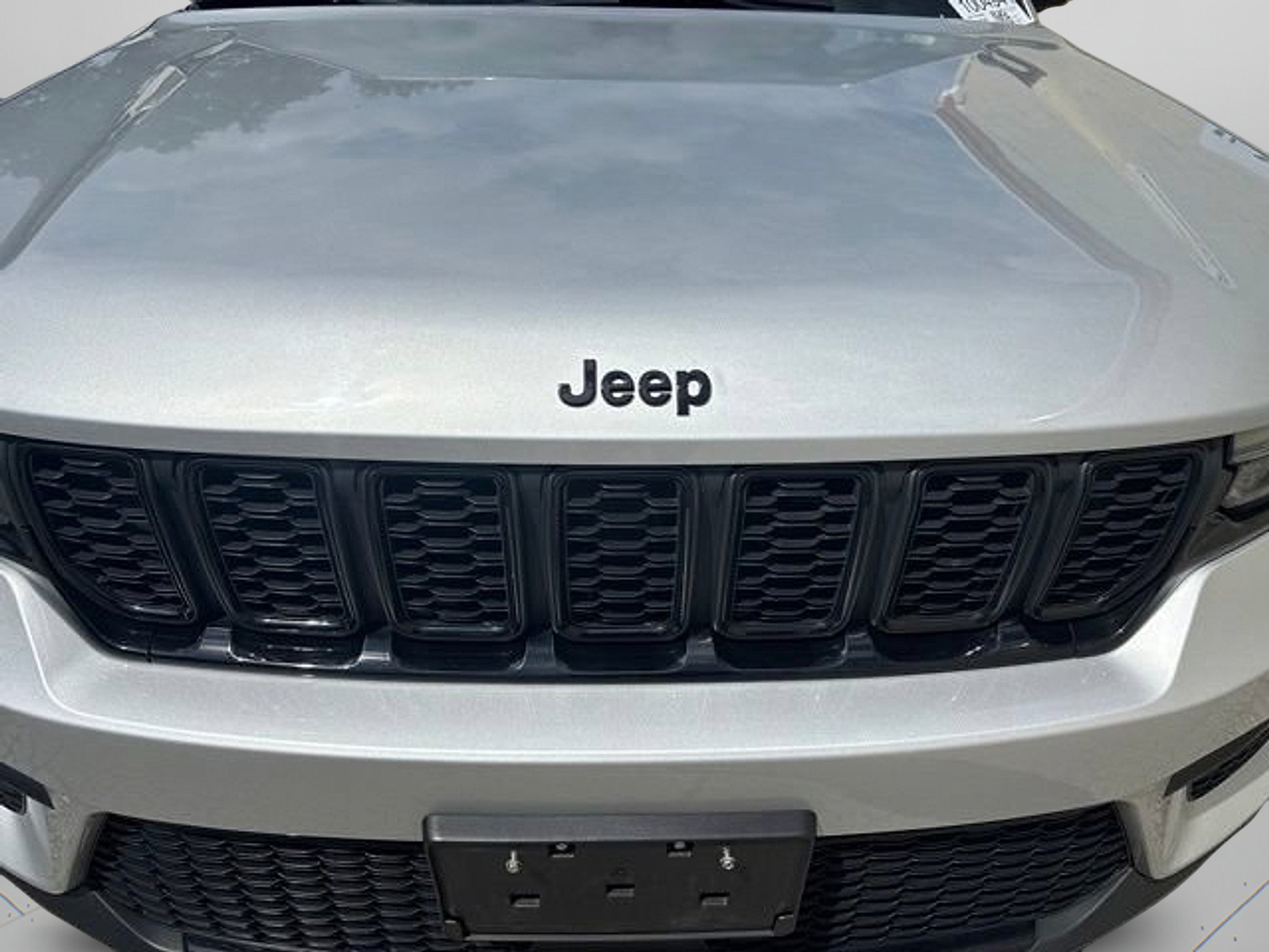 Used 2023 Jeep Grand Cherokee Altitude AWD/4WD image 25