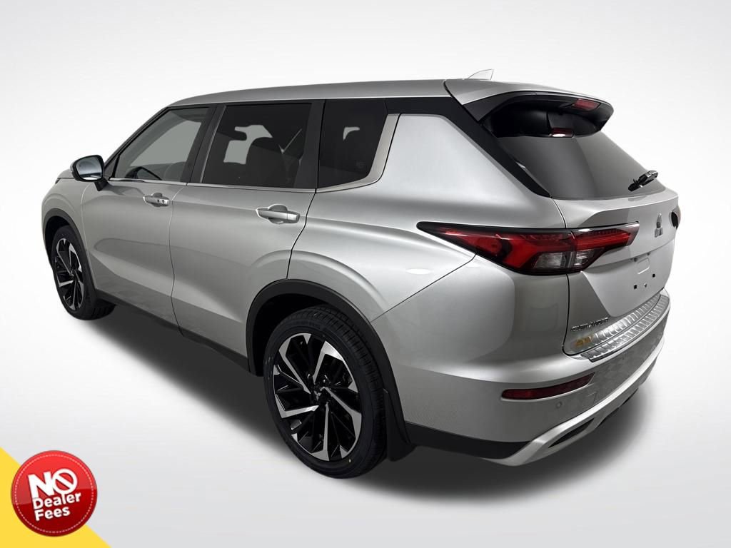 Used 2022 Mitsubishi Outlander SE image 5