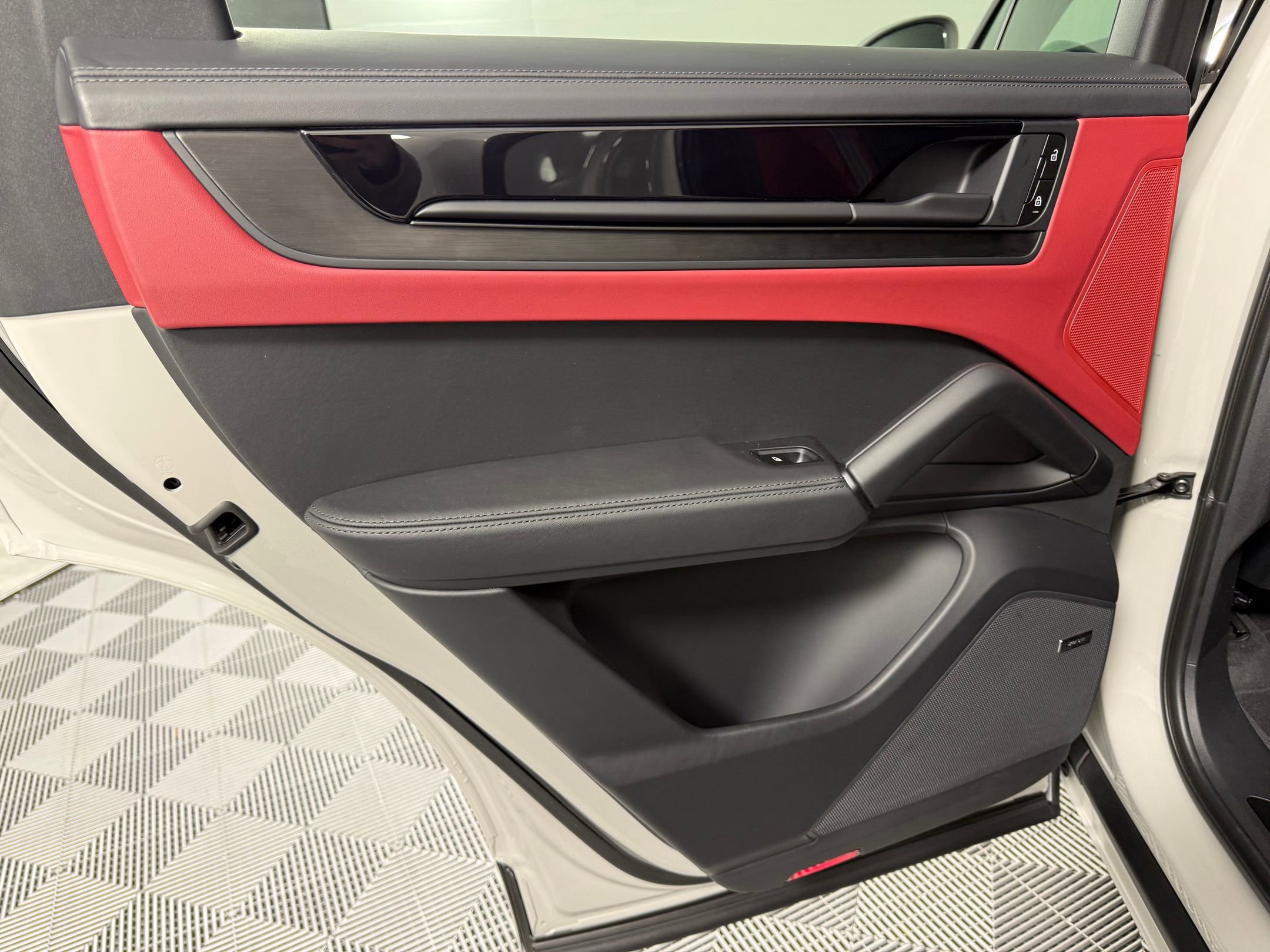 New 2026 Porsche Cayenne GTS image 17