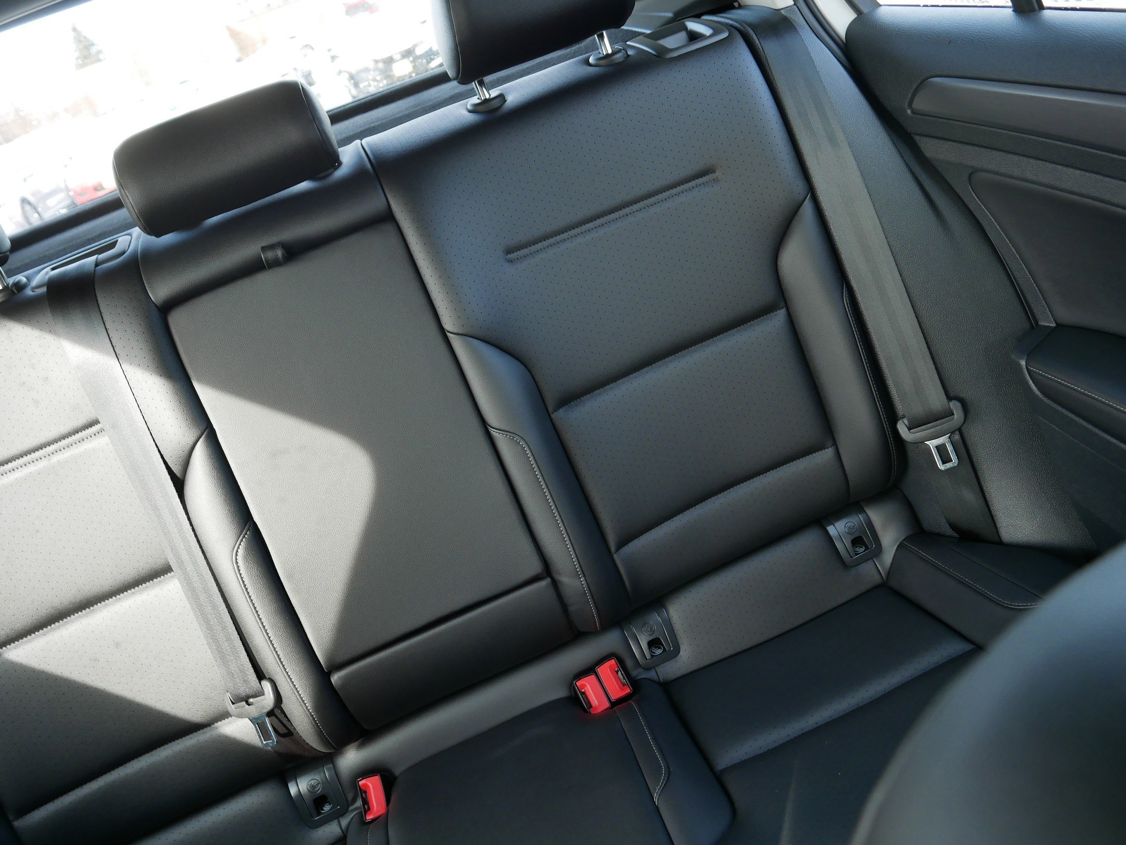 Used 2018 Volkswagen Golf SE image 14