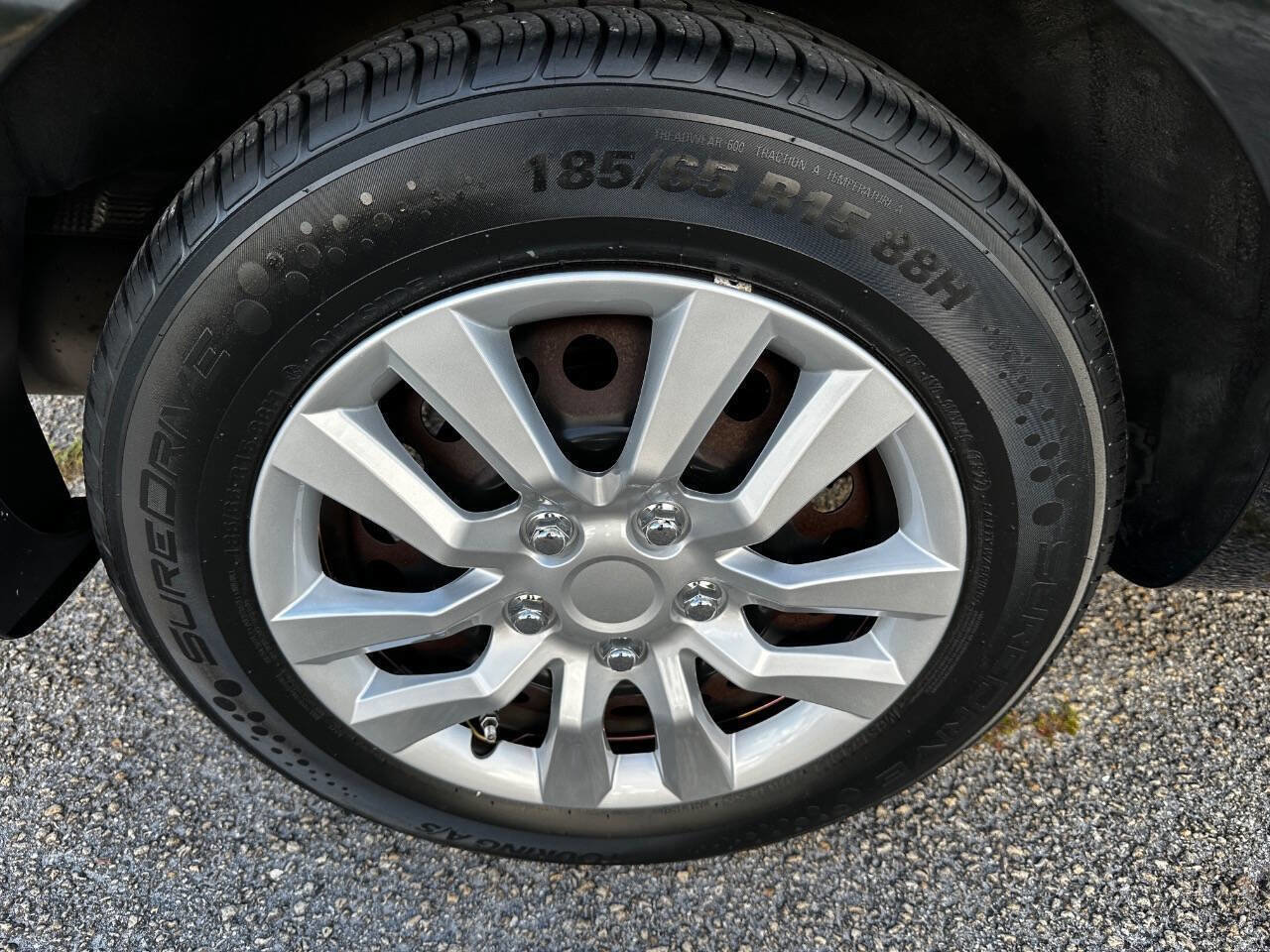 Used 2012 Nissan Versa SV FWD image 17