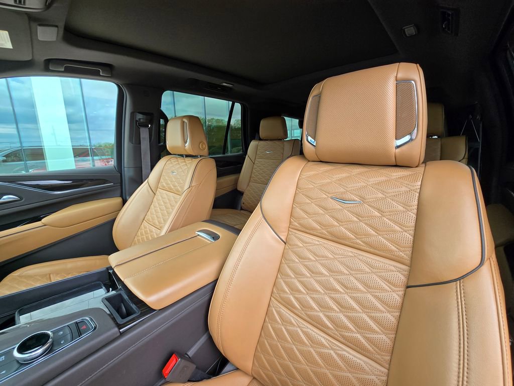 Used 2024 Cadillac Escalade Sport AWD/4WD image 11