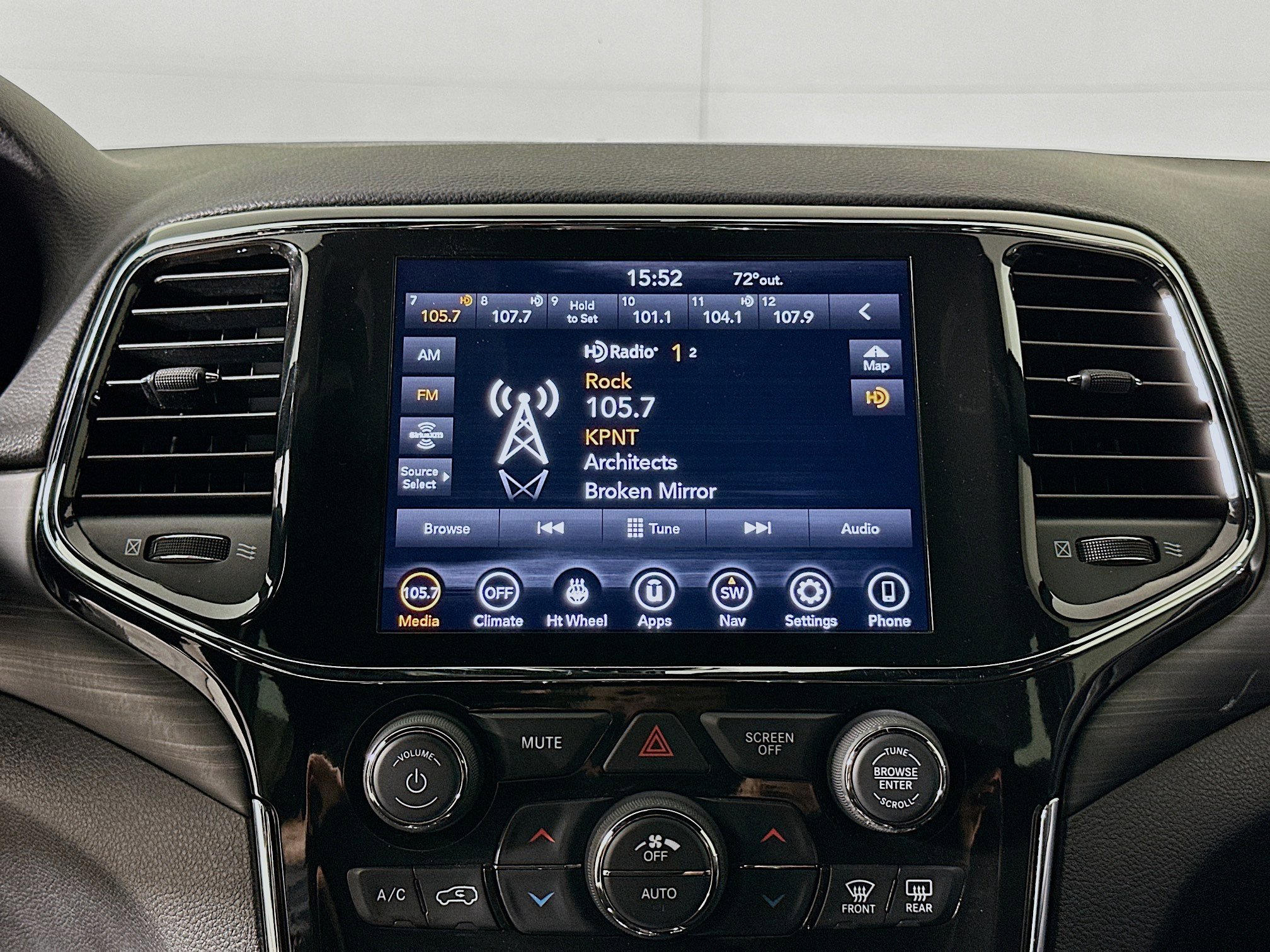 Used 2022 Jeep Grand Cherokee Laredo E w/ Security & Convenience Group image 21