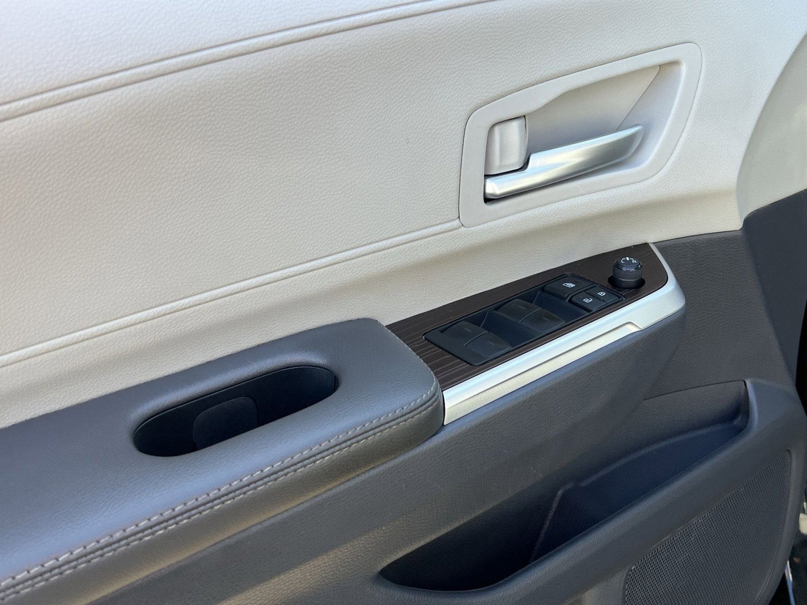 Used 2023 Toyota Sienna XLE image 15