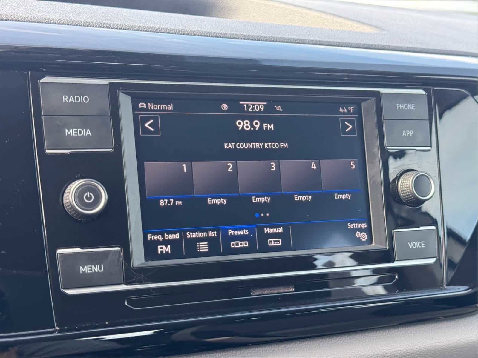 Certified 2023 Volkswagen Taos S w/ Driver Assistance Package image 23