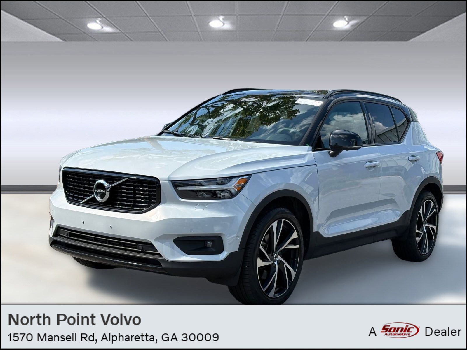 Certified 2022 Volvo XC40 T5 R-Design w/ Advanced Package
