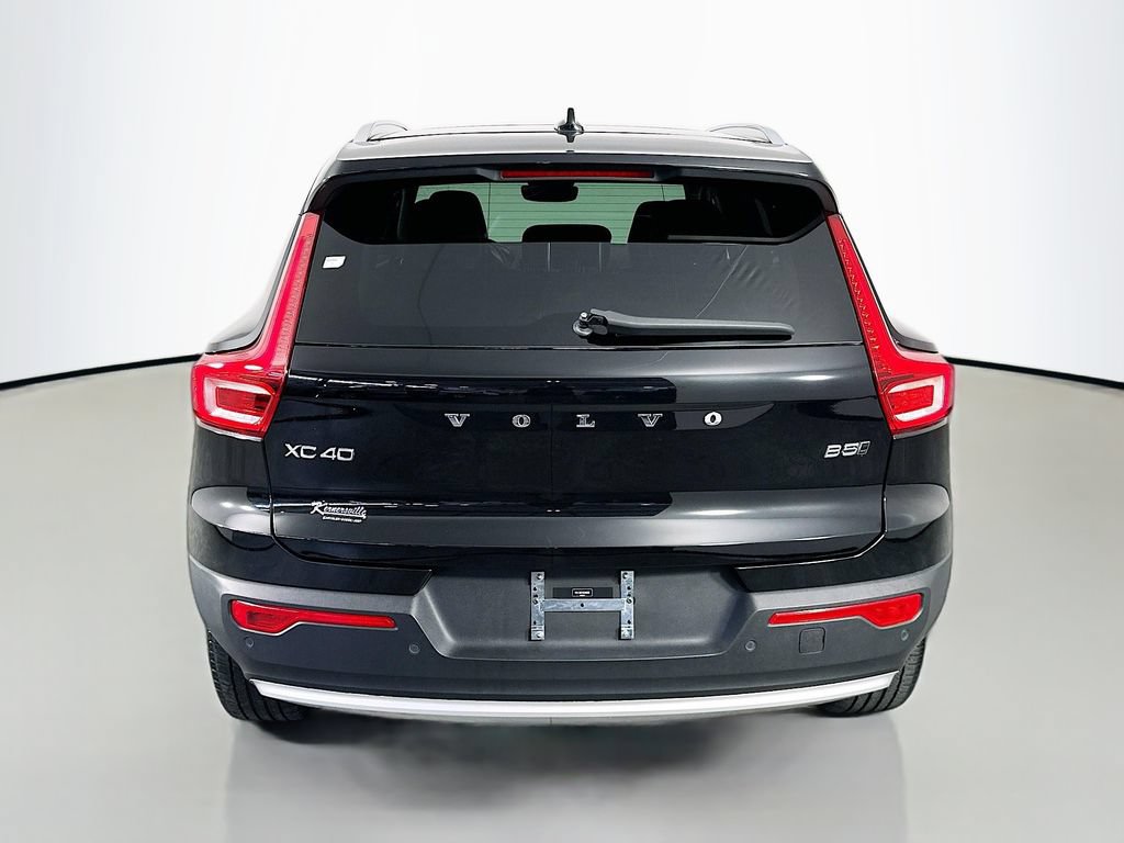 Used 2024 Volvo XC40 B5 Plus AWD/4WD image 6