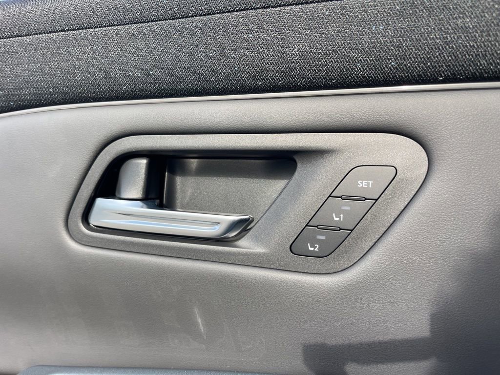 New 2026 Nissan Leaf Platinum+ w/ Cargo Package (Platinum+) image 16