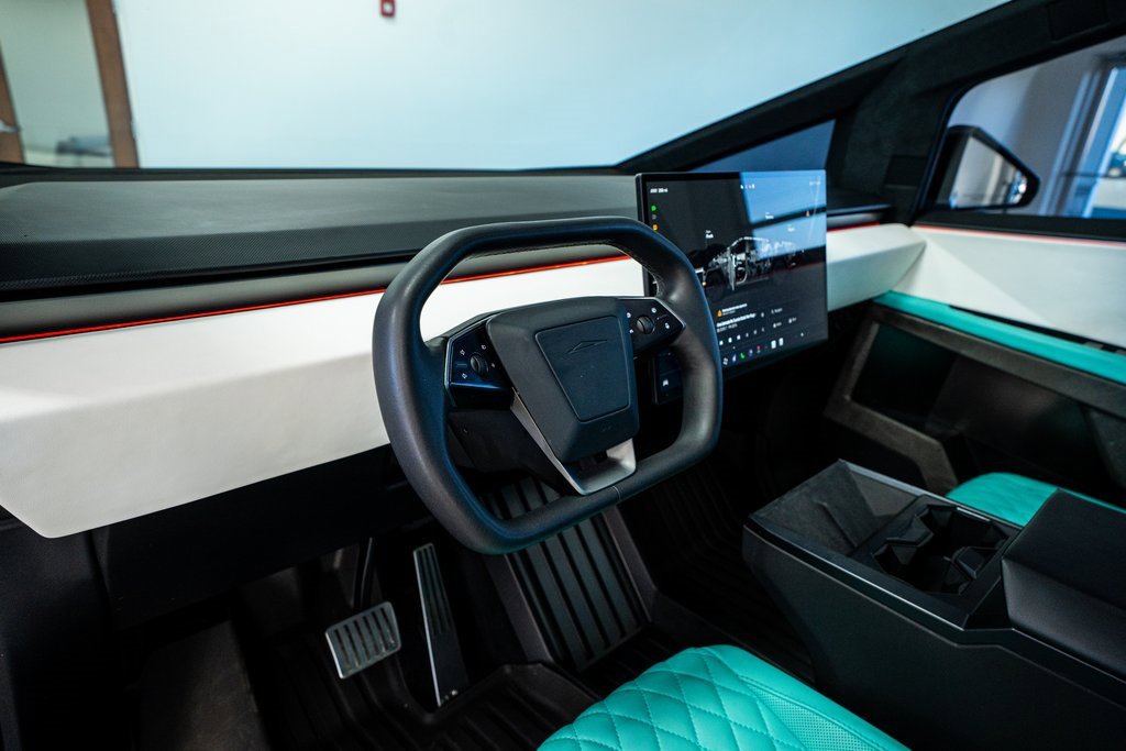 Used 2024 Tesla Cybertruck AWD Crew Cab image 31