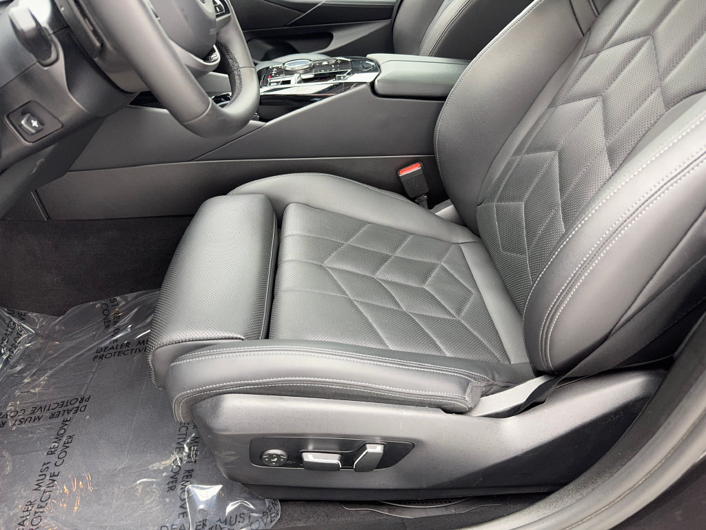 Used 2024 BMW 530i w/ Premium Package RWD image 39