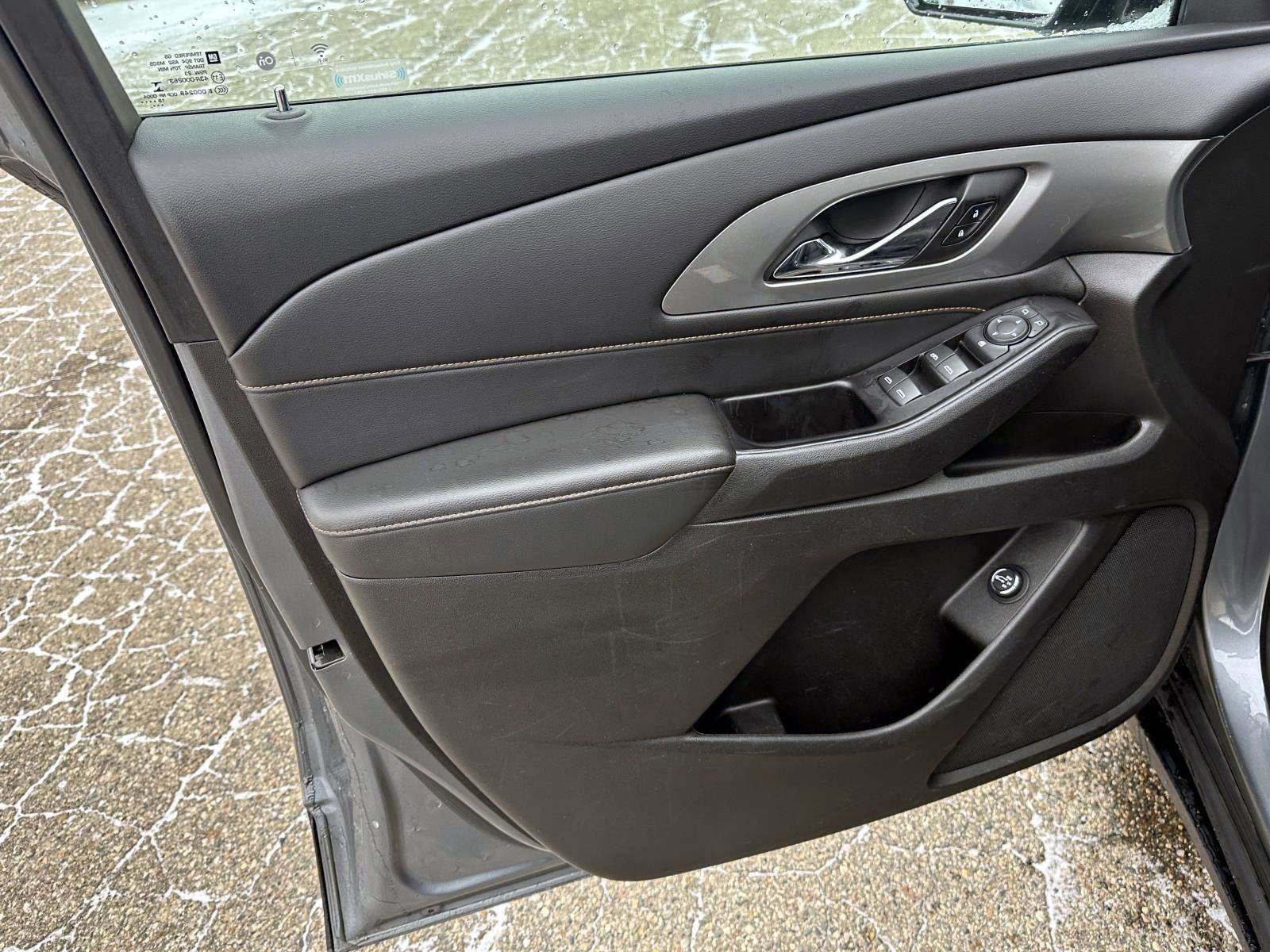 Used 2019 Chevrolet Traverse LT image 14