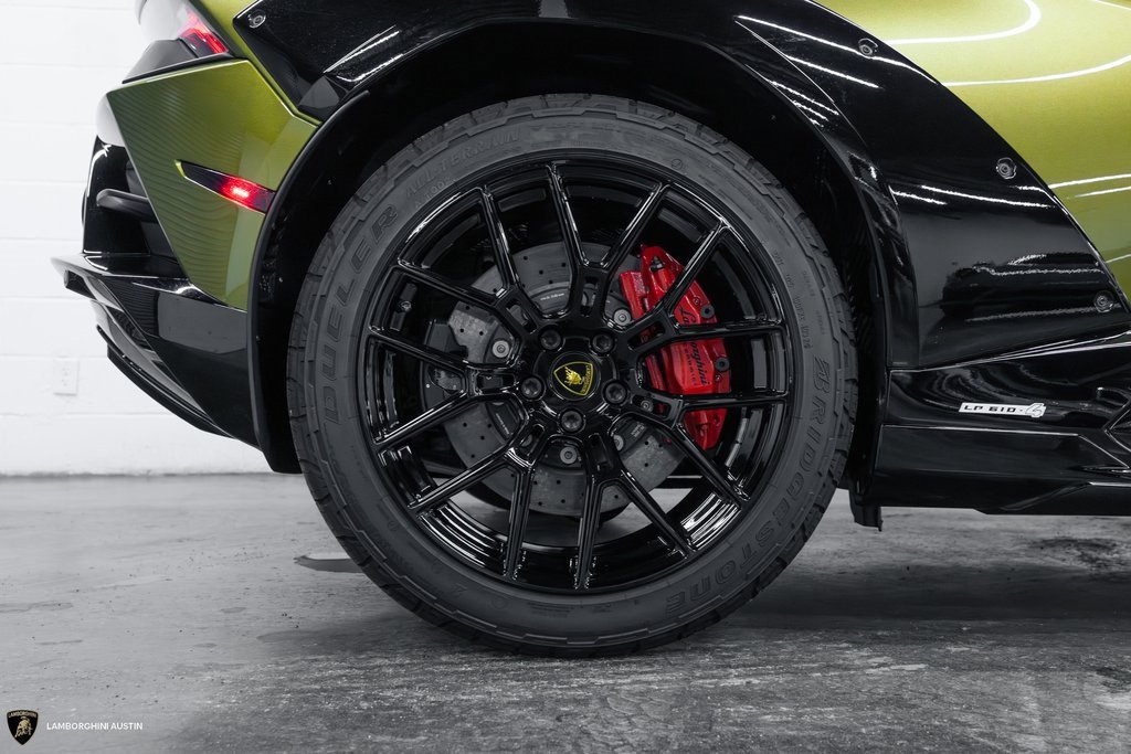 Used 2024 Lamborghini Huracan Sterrato image 14