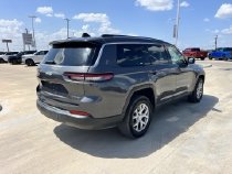 Used 2023 Jeep Grand Cherokee L Limited RWD image 3