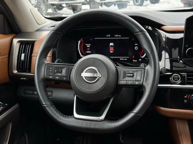 Used 2023 Nissan Pathfinder Platinum w/ Cargo Package image 8