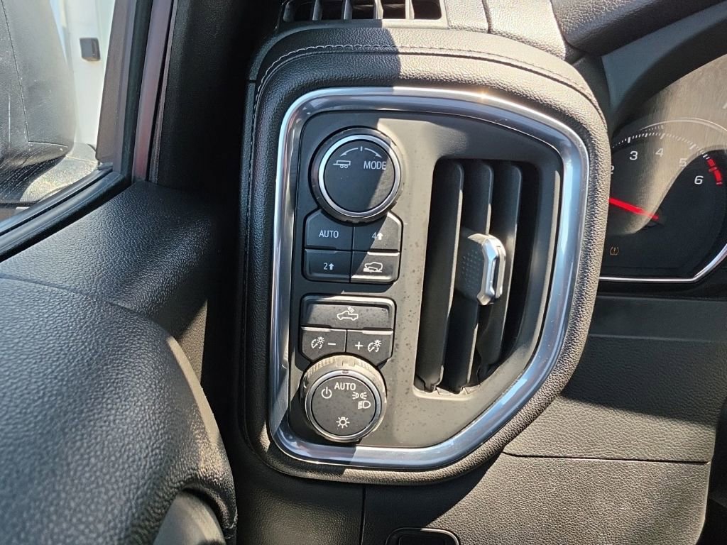 Used 2021 Chevrolet Silverado 1500 LT AWD/4WD image 9