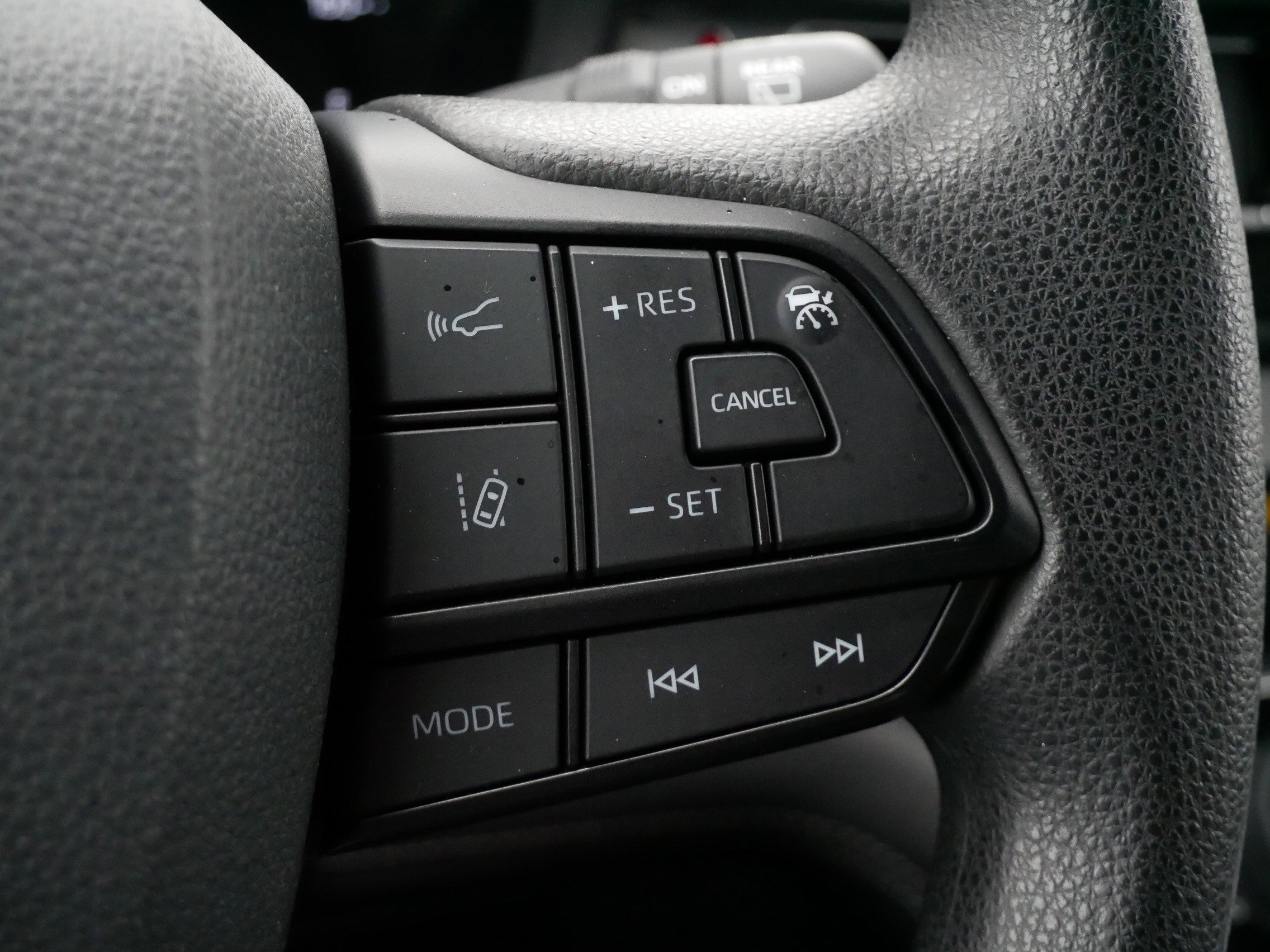 Certified 2025 Toyota Sienna LE image 25