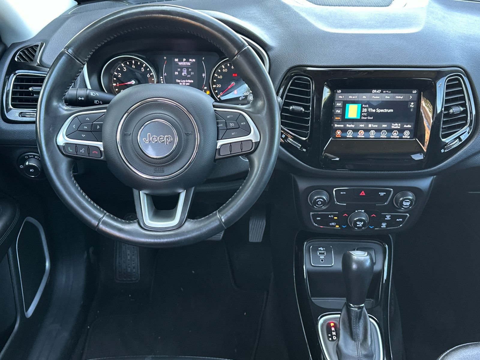 Used 2019 Jeep Compass Latitude FWD image 14