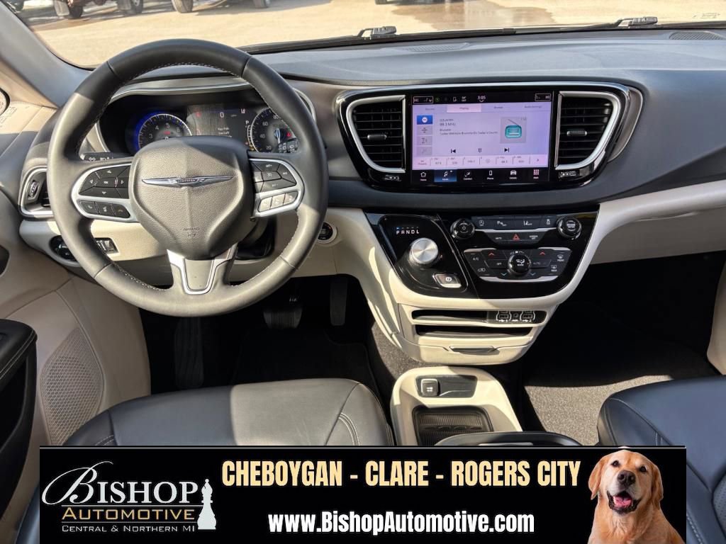Used 2023 Chrysler Pacifica Touring-L FWD image 30