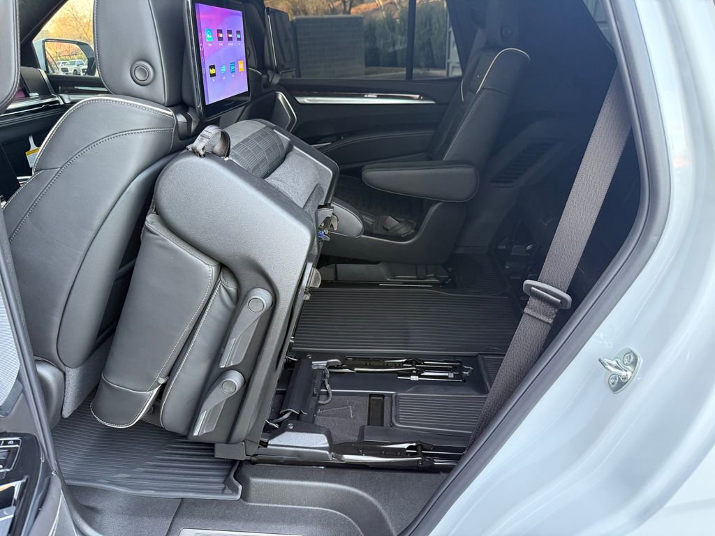 Used 2026 Cadillac Escalade Platinum Sport w/ LPO, ONYX Package image 33