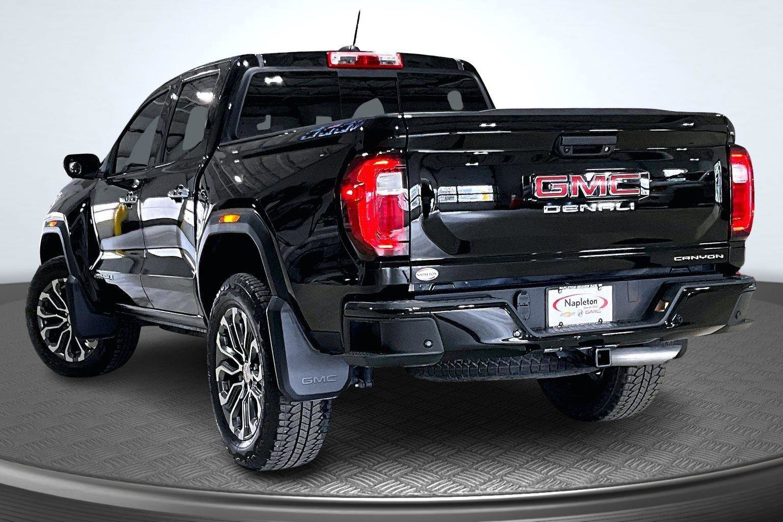 Used 2023 GMC Canyon Denali image 14