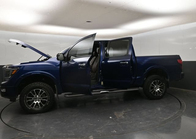 Used 2021 Nissan Titan Platinum Reserve AWD/4WD image 28