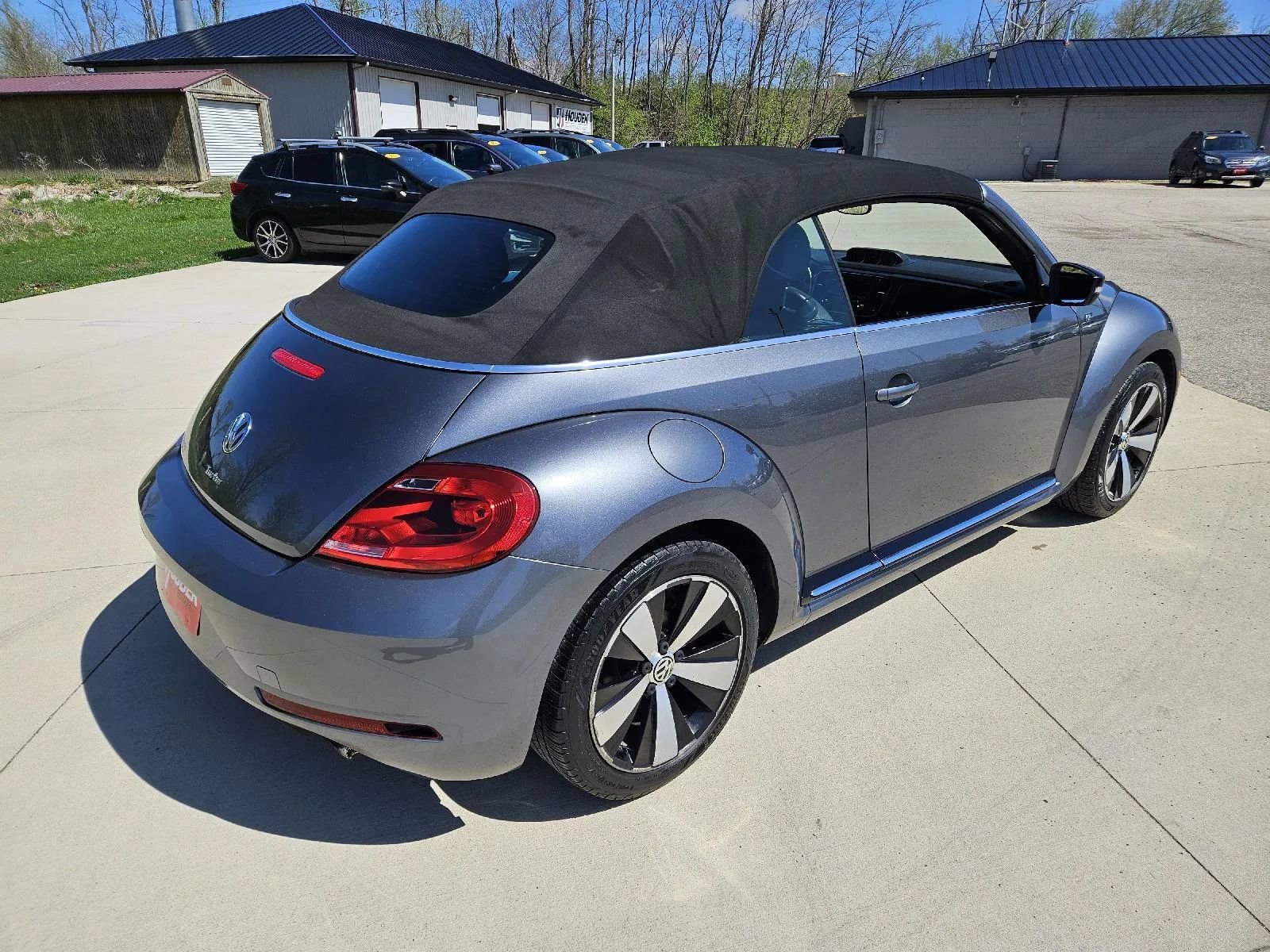 Used 2015 Volkswagen Beetle R-Line FWD image 6