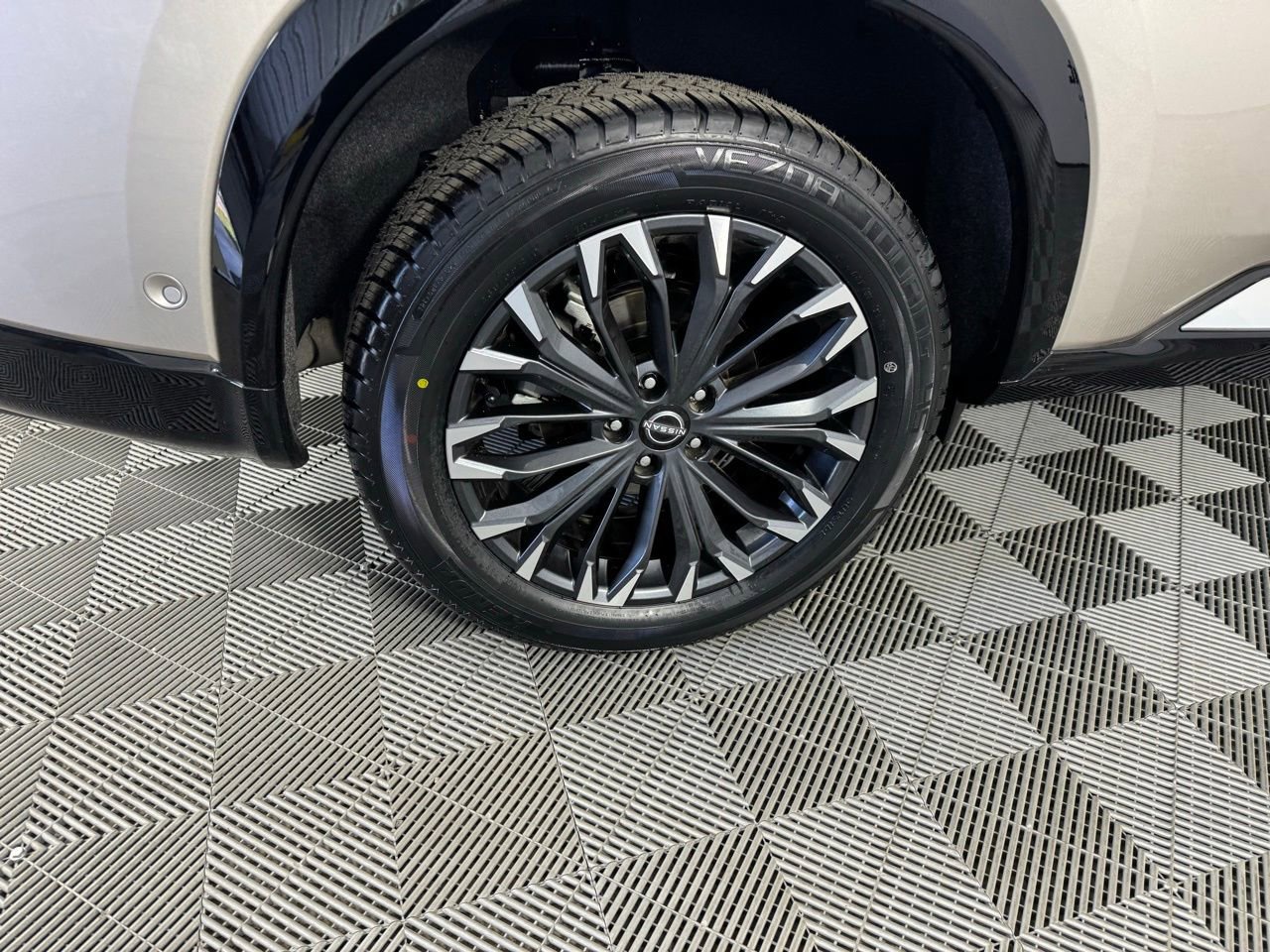 Used 2025 Nissan Rogue Platinum image 37