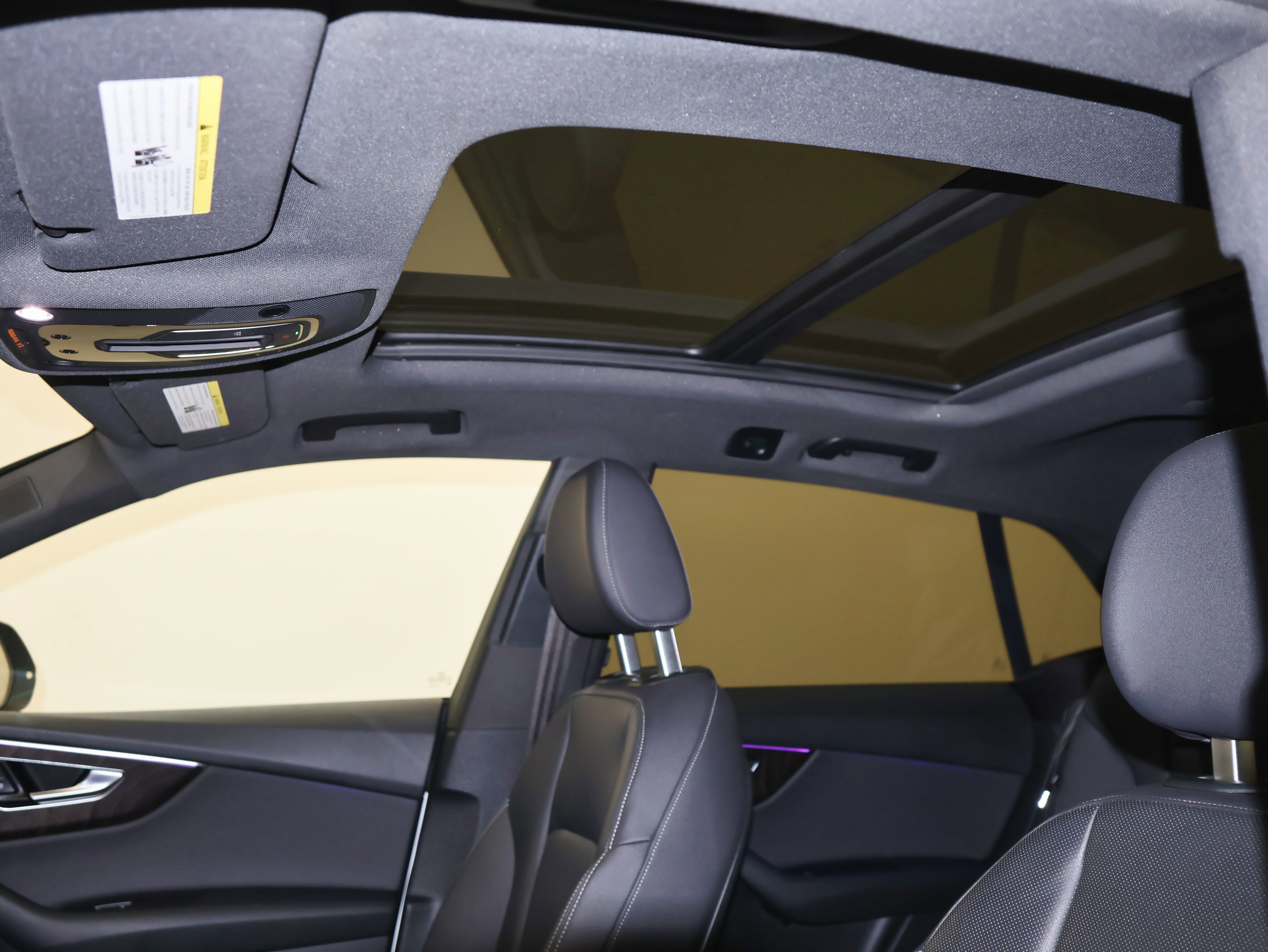 Used 2019 Audi Q8 Premium Plus w/ Premium Plus image 15