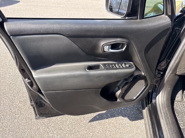 Used 2019 Jeep Renegade Altitude w/ Quick Order Package 2XM AWD/4WD image 24