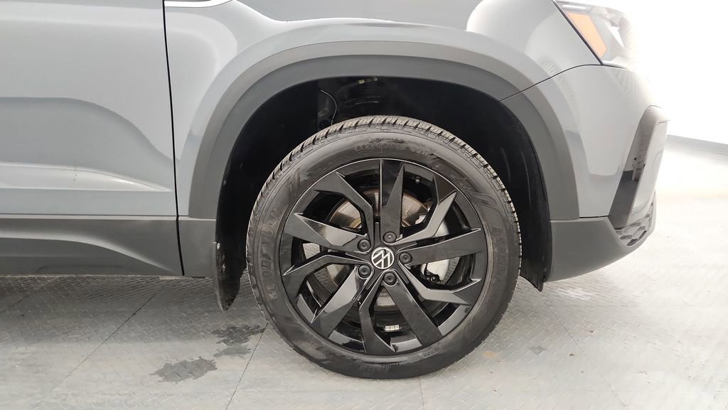 Used 2024 Volkswagen Taos SE w/ Panoramic Sunroof Package image 22