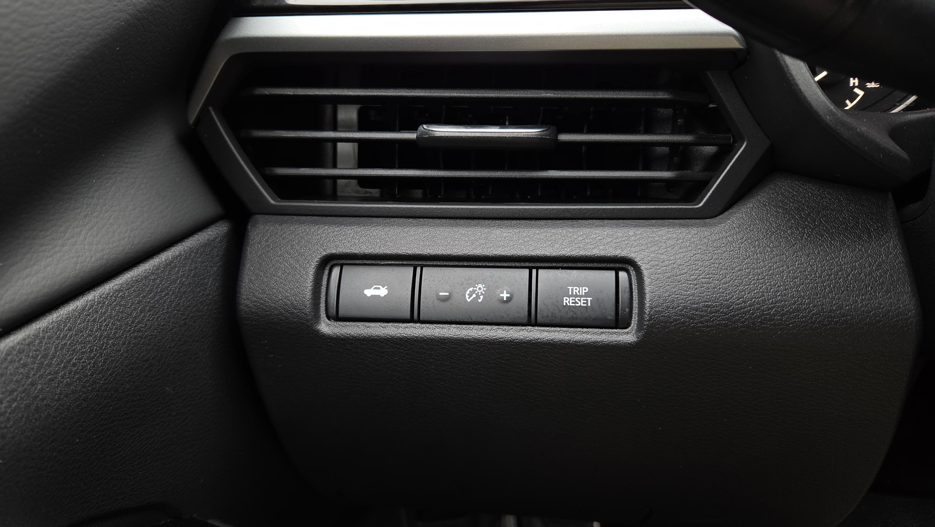 Used 2024 Nissan Altima 2.5 SR w/ SR Premium Package image 12